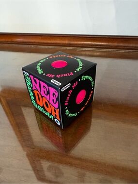 NIB NeeDoh Classic Groovy Glob Squishy Toy Fidget Schylling New Doh Pink